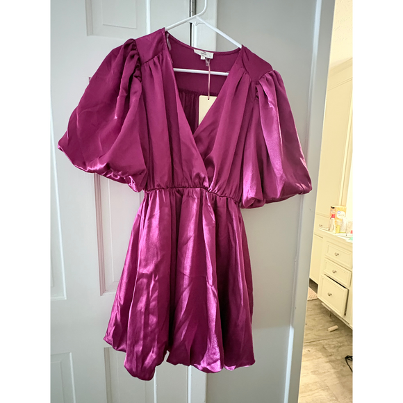 Entro Dresses & Skirts - Entro Magenta Satin Puff Sleeve Mini Dress